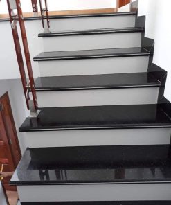 da-granite-cau-thang-trang-den