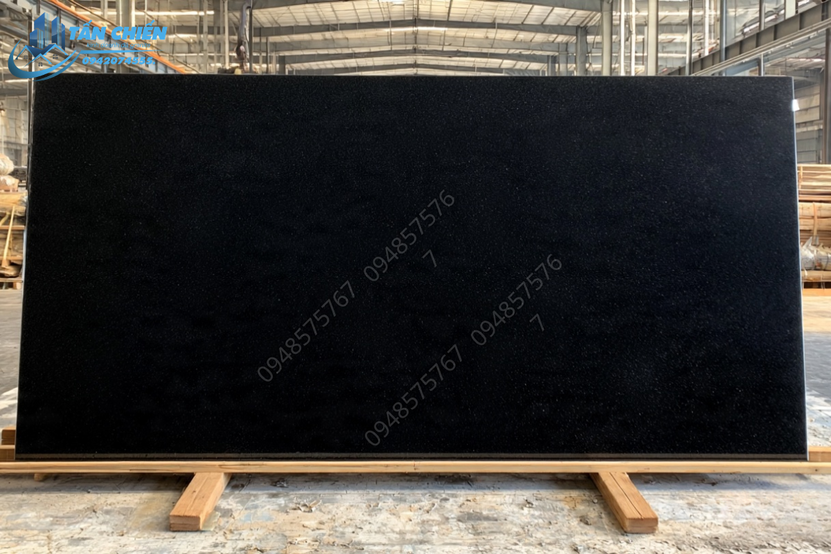 . Đá granite absolute black (đen bóng)