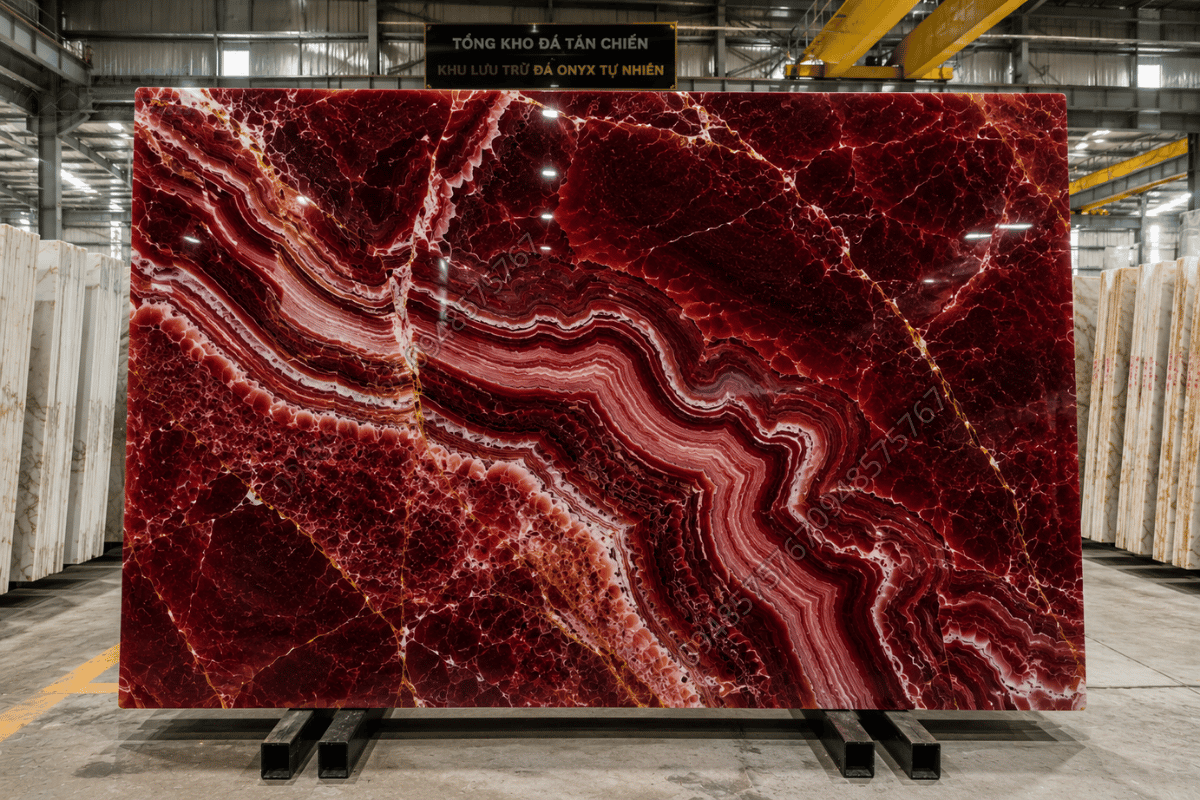 Tấm đá Onyx Đỏ Rượu Vang nguyên tấm được lưu trữ tại tổng kho