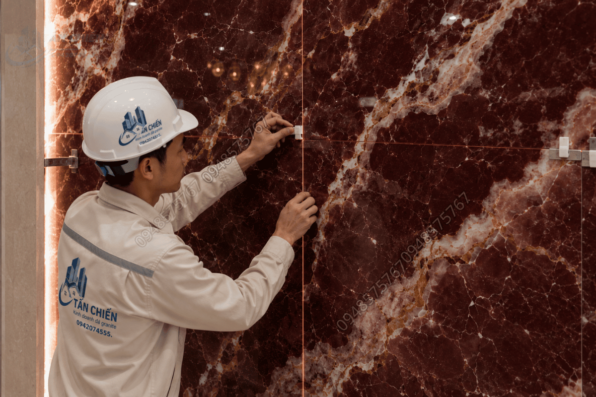 Kỹ thuật ghép khít đường mạch đá Onyx Đỏ Rượu Vang trên vách tường