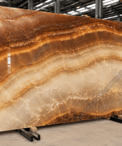 Mẫu Đá Onyx Nâu được trưng bày nguyên slab lớn tại tổng kho