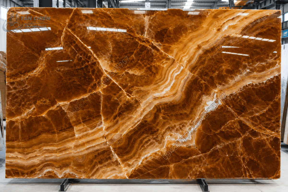 Tấm Mẫu Đá Onyx Nâu nguyên khối với bề mặt đánh bóng hoàn hảo