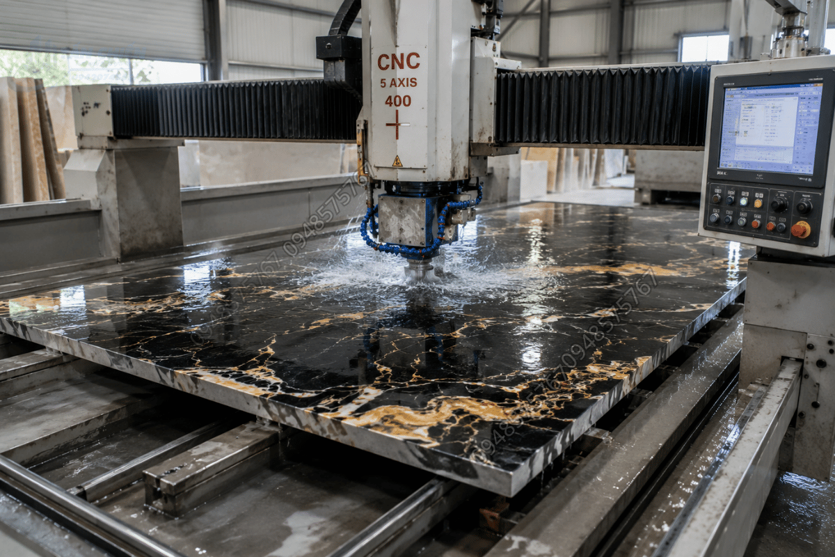 Máy cắt CNC hiện đại đang gia công Mẫu Đá Onyx Đen tại xưởng