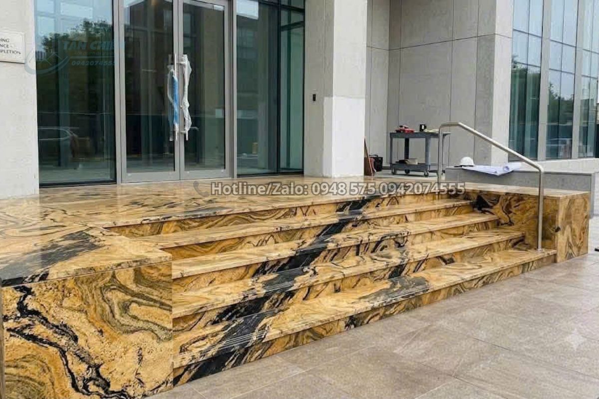 Đá Granite Fusion Gold màu vàng đen