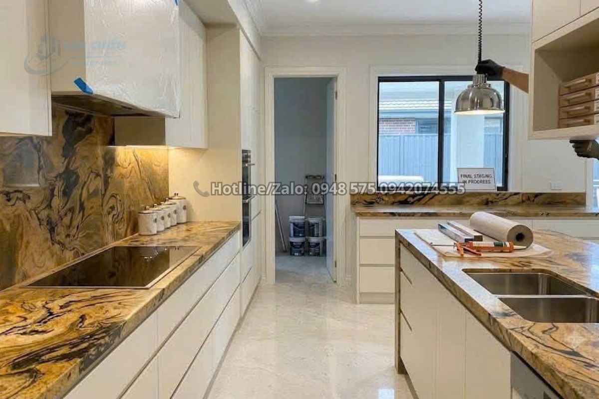 Đá Granite Fusion Gold màu vàng đen